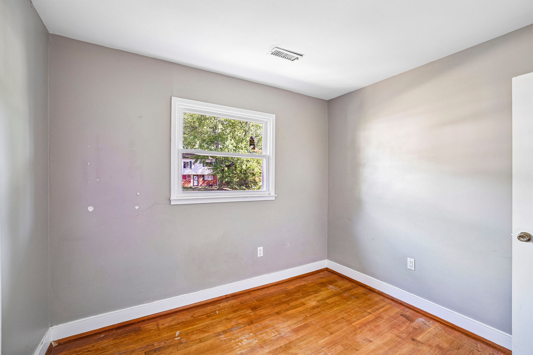 Brook Dr-S0610-015.jpg