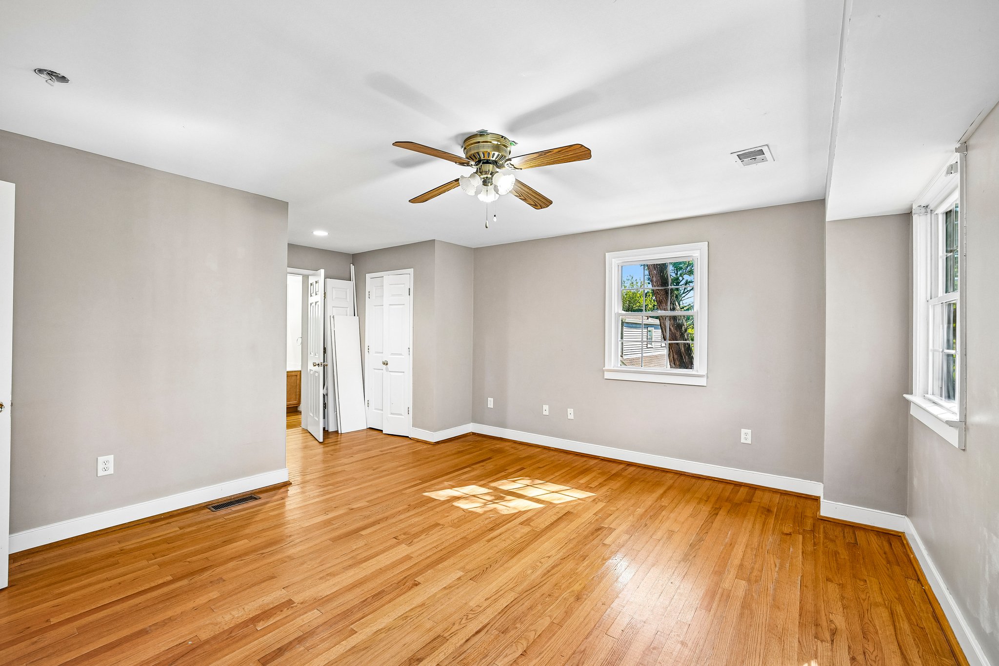 Brook Dr-S0610-018.jpg