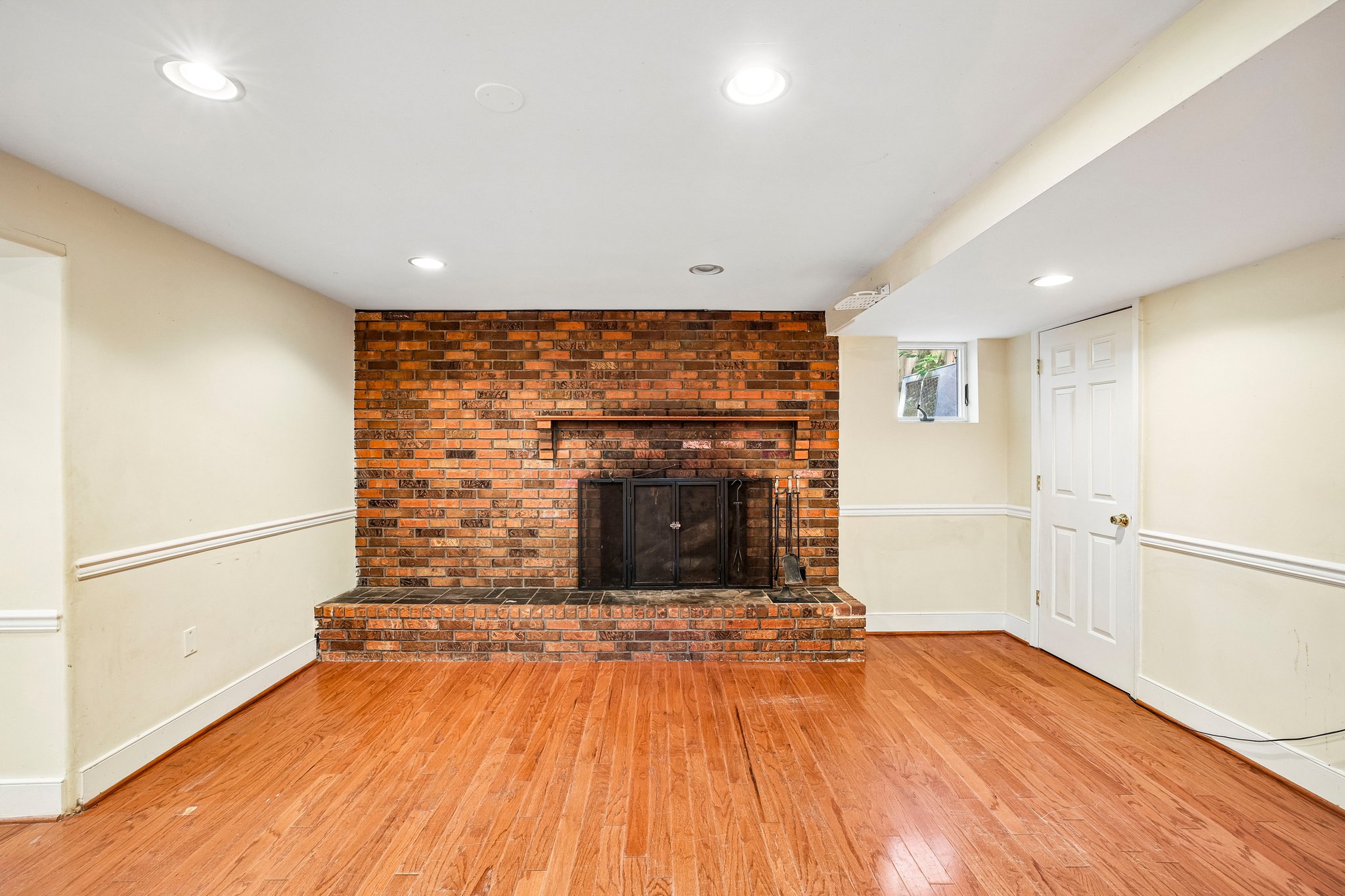 Brook Dr-S0610-036.jpg