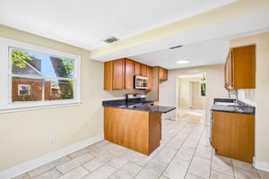 Brook Dr-S0610-010.jpg