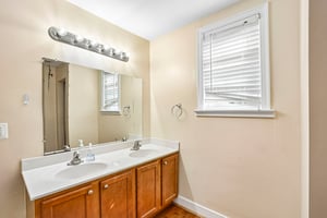 Brook Dr-S0610-021.jpg