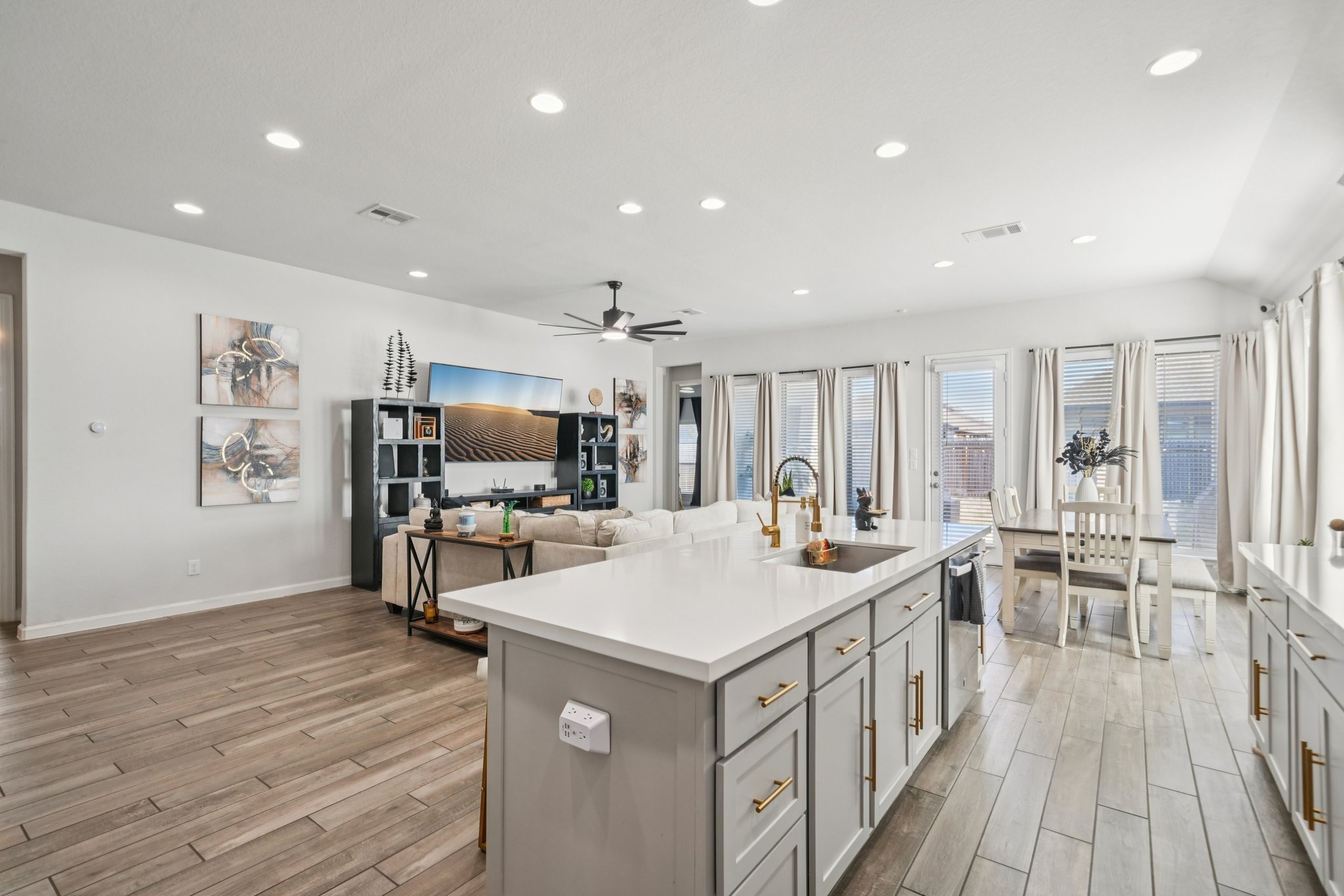 Apache Wls-S2203-014.jpg