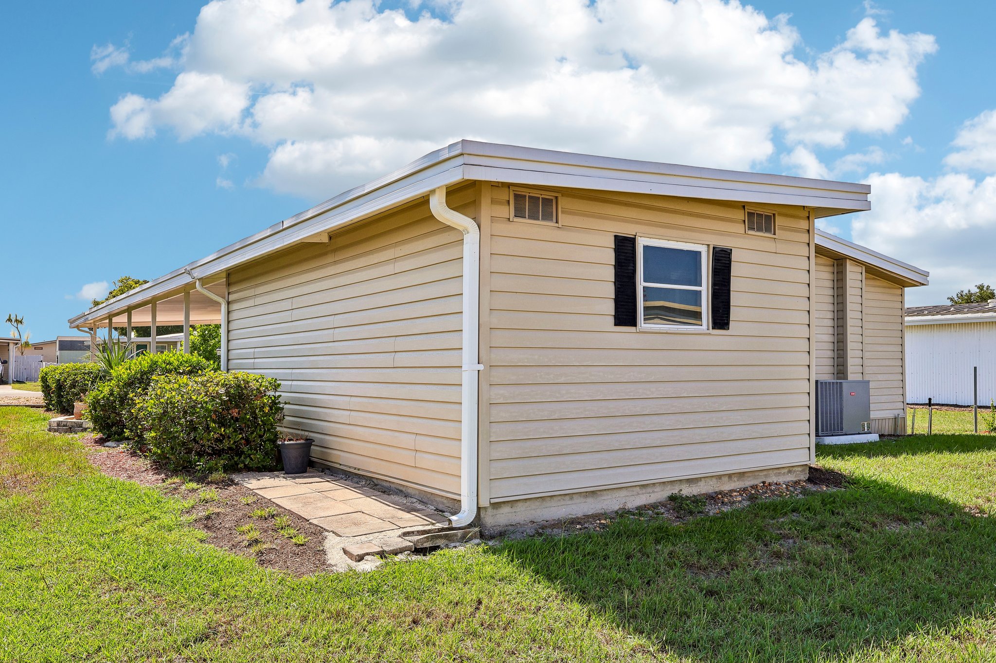 Apache Cir-S3006-036.jpg