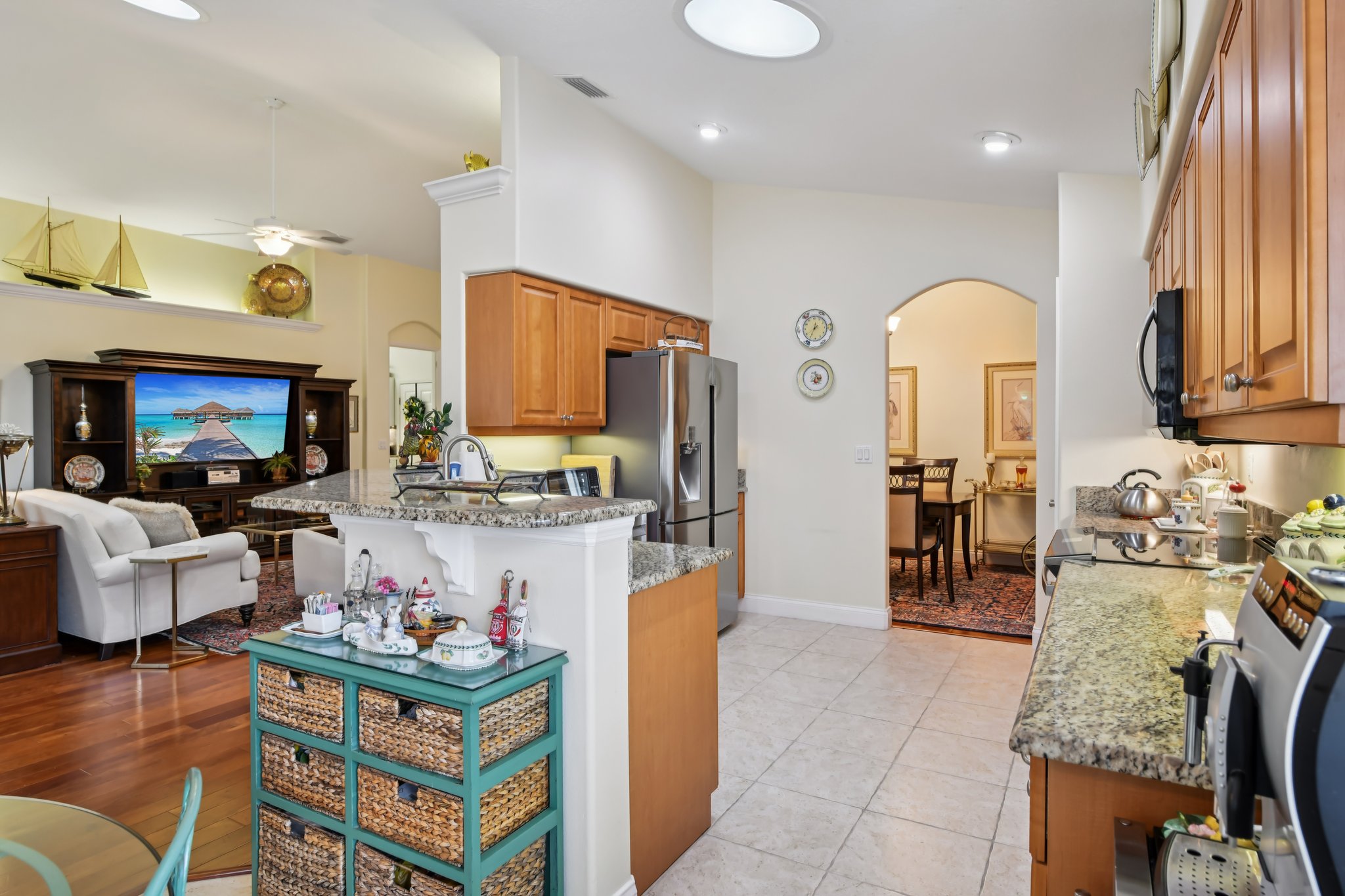 Areca Palm Dr-S1902-019.jpg