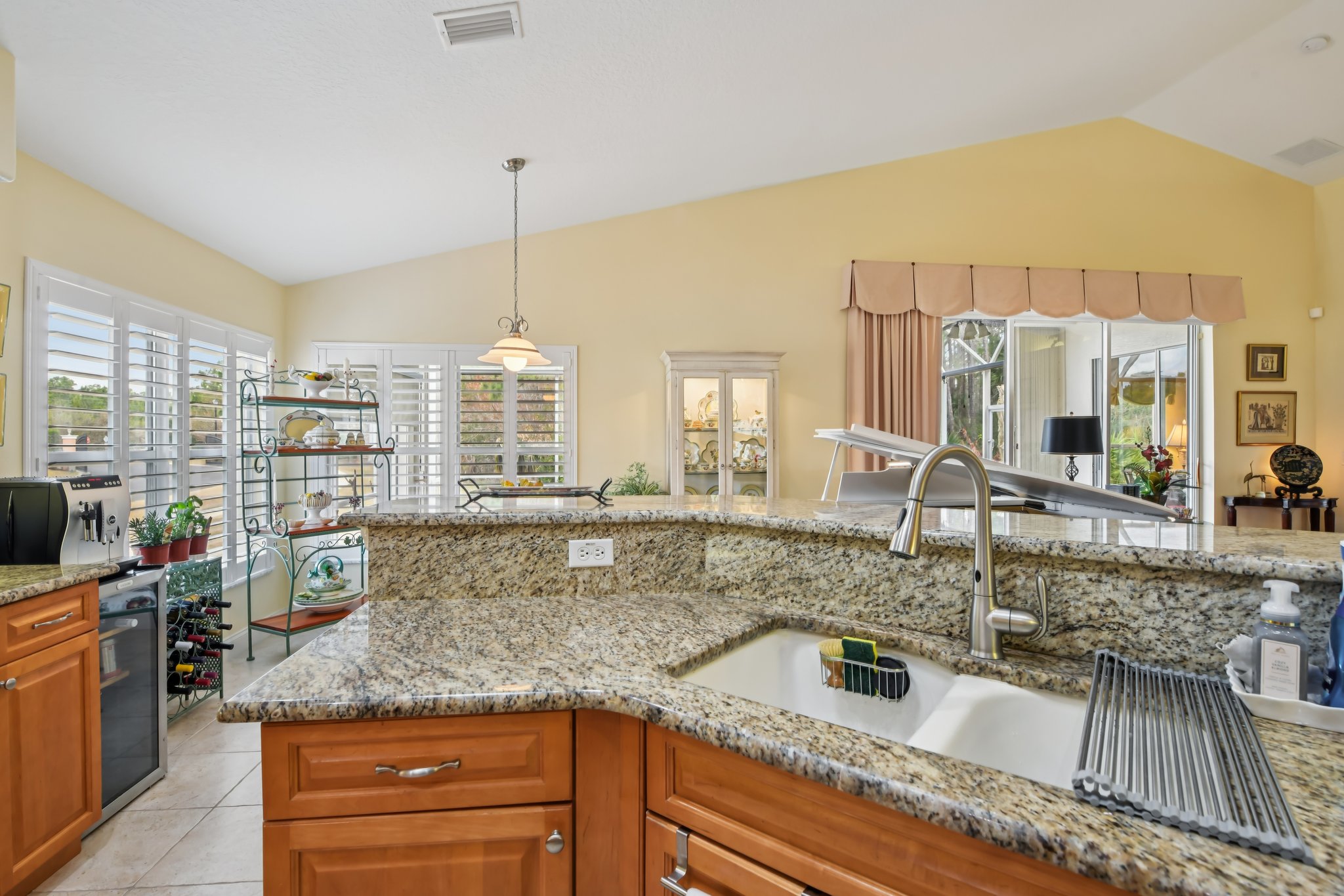 Areca Palm Dr-S1902-021.jpg