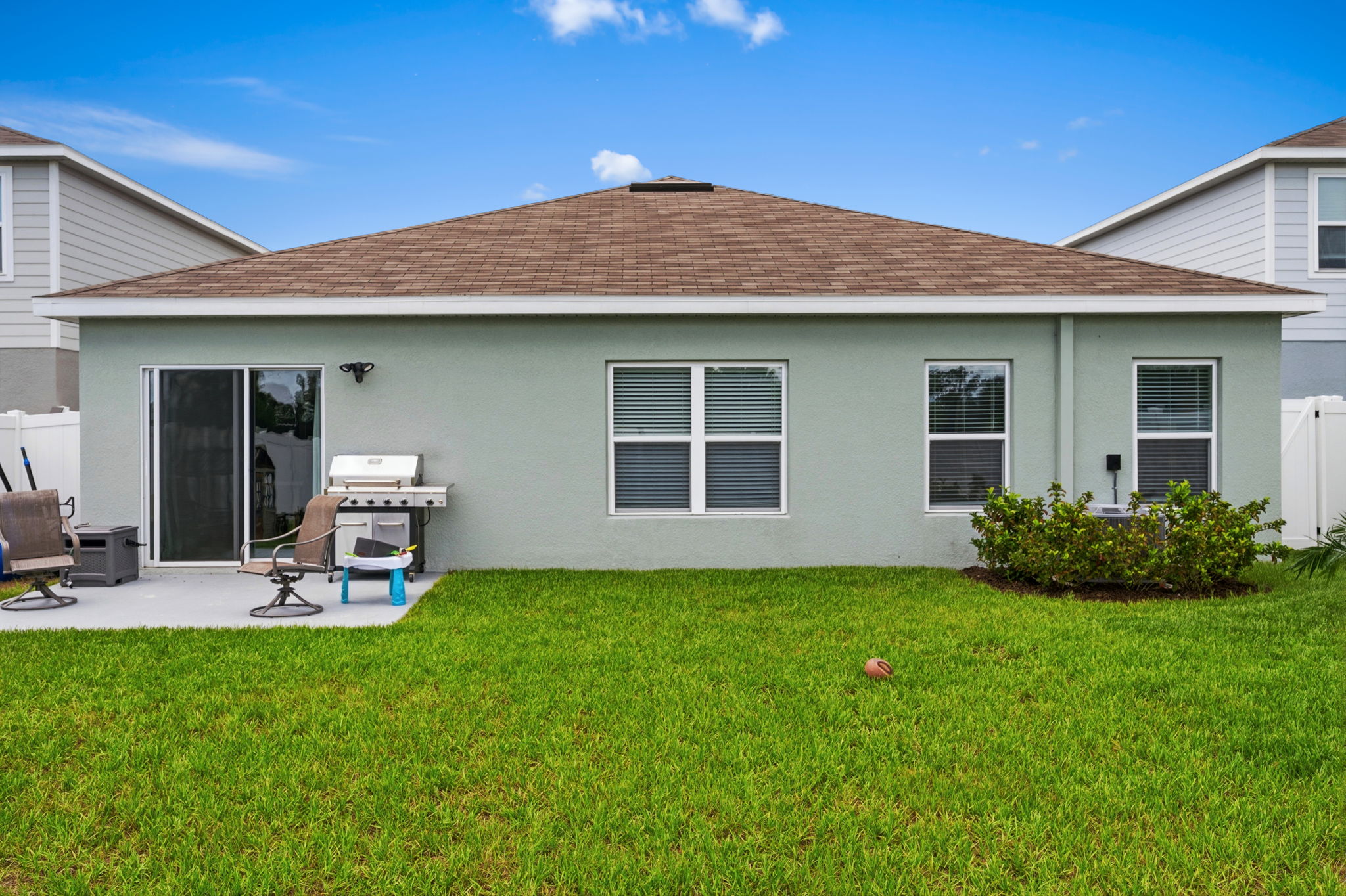 Rear Exteriors (5)