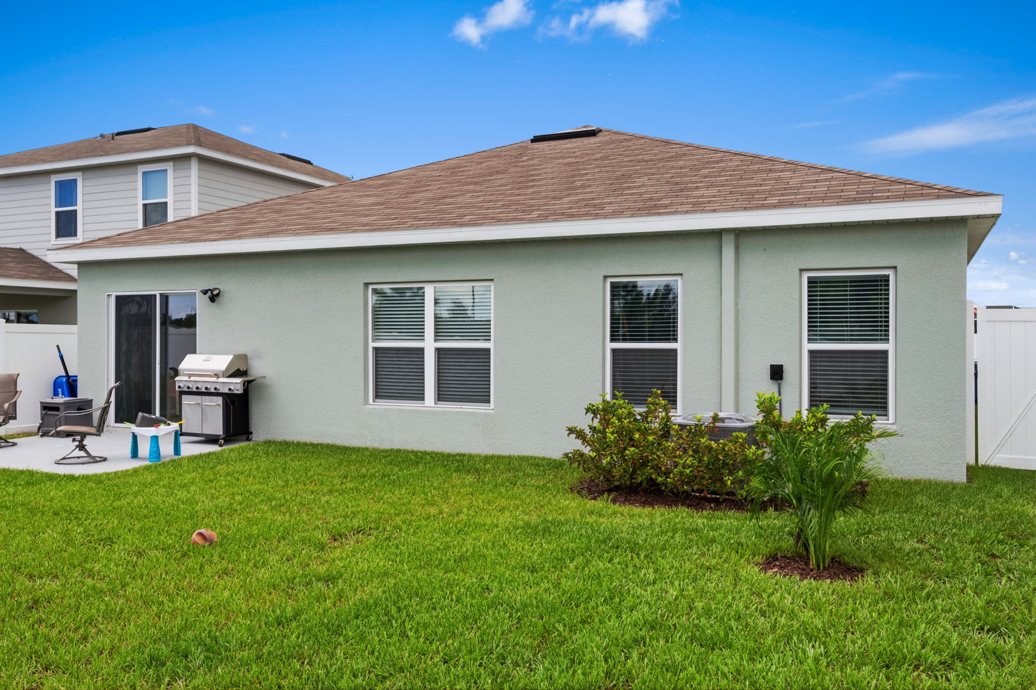 Rear Exteriors (6)