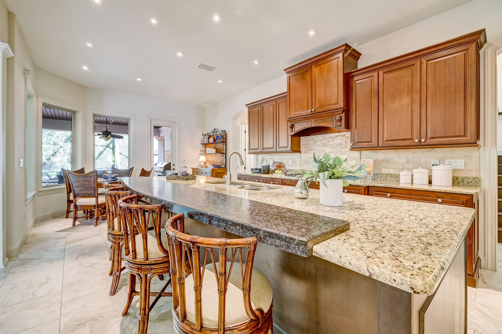 Kitchen/Breakfast Bar