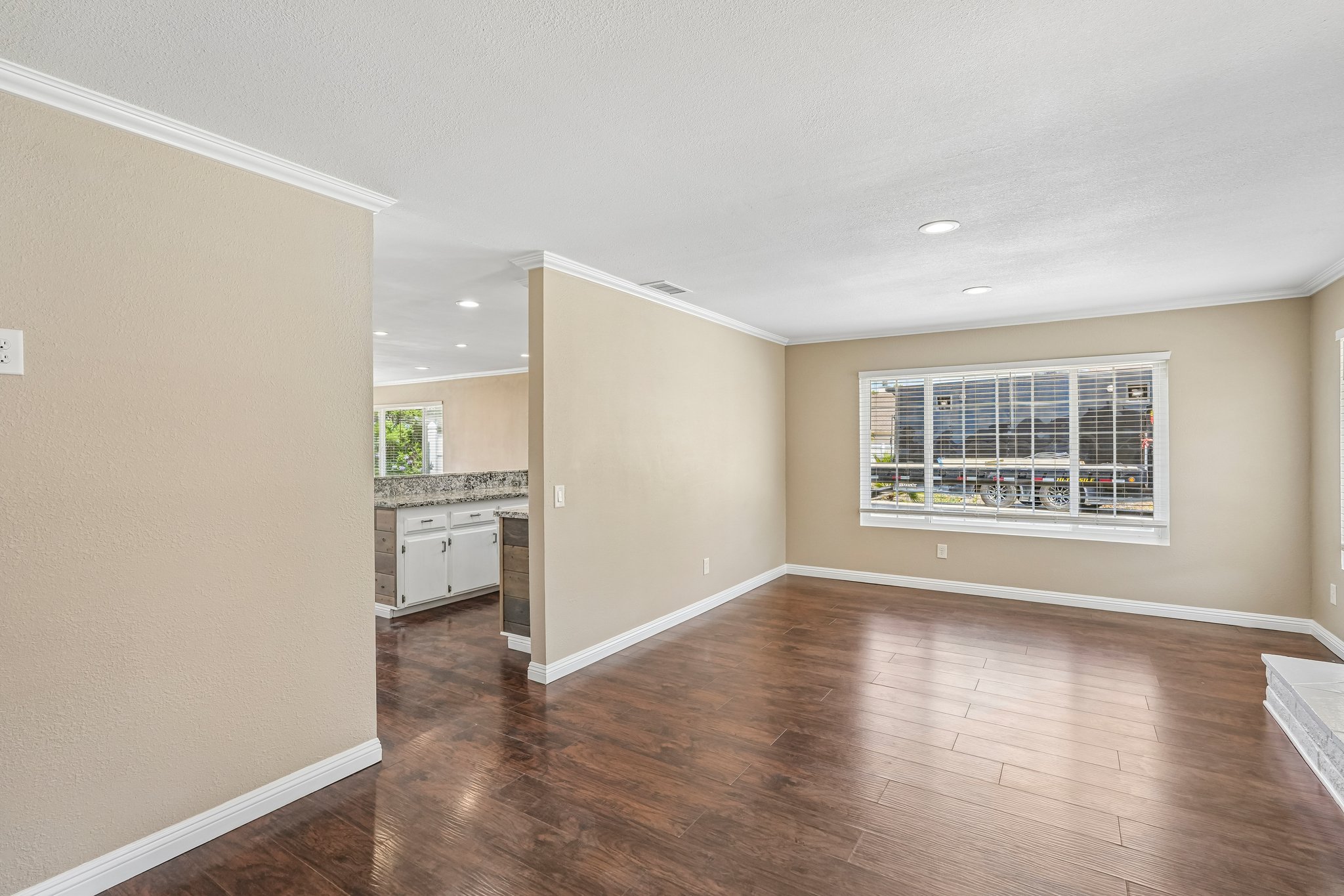 Laurel Dr-S0708-007.jpg