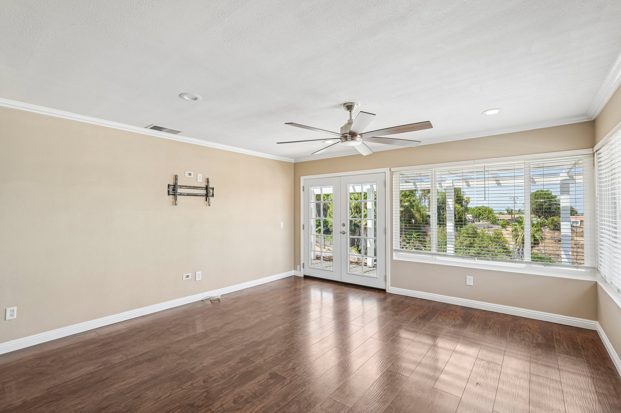 Laurel Dr-S0708-008.jpg