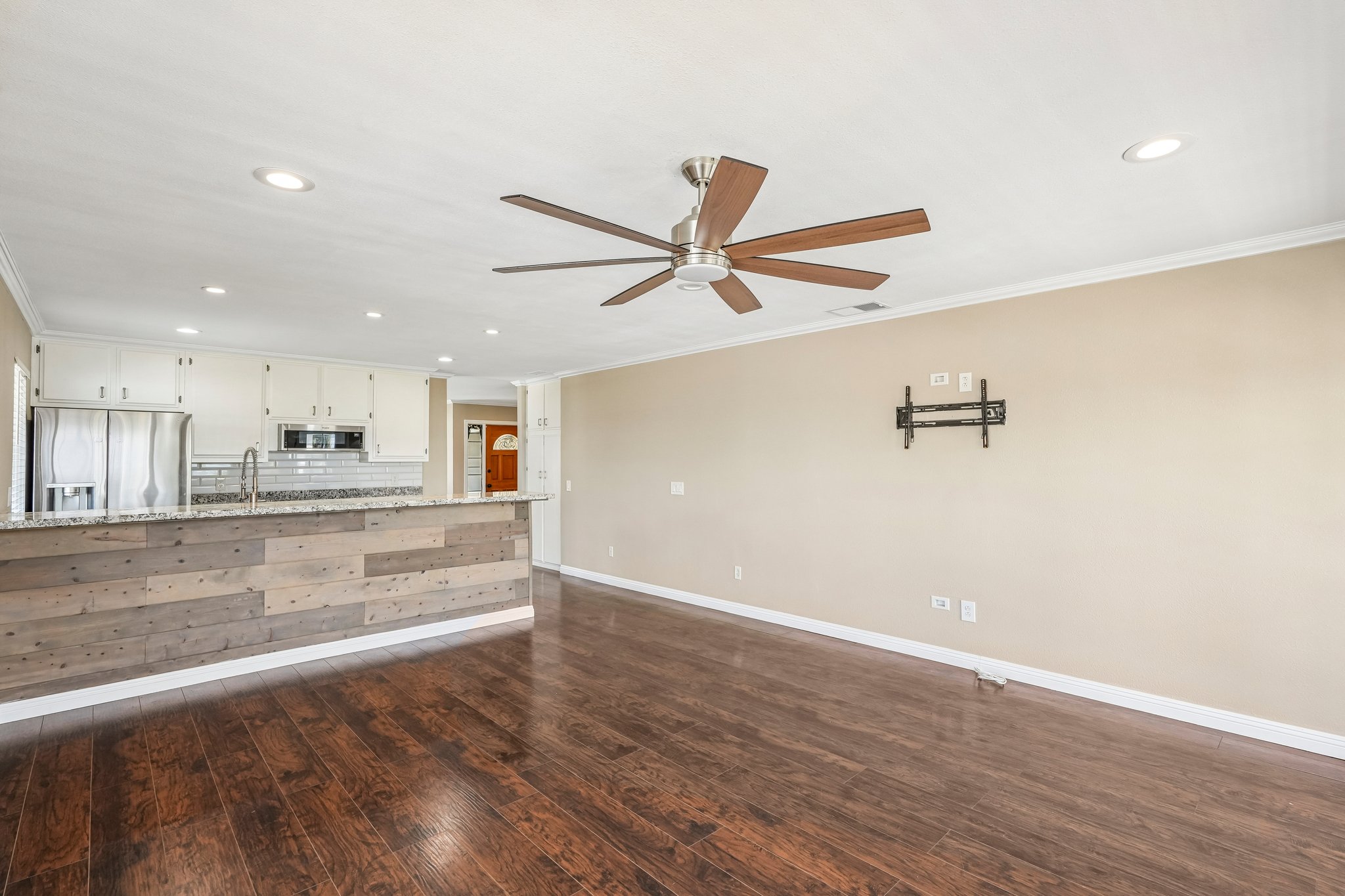 Laurel Dr-S0708-009.jpg