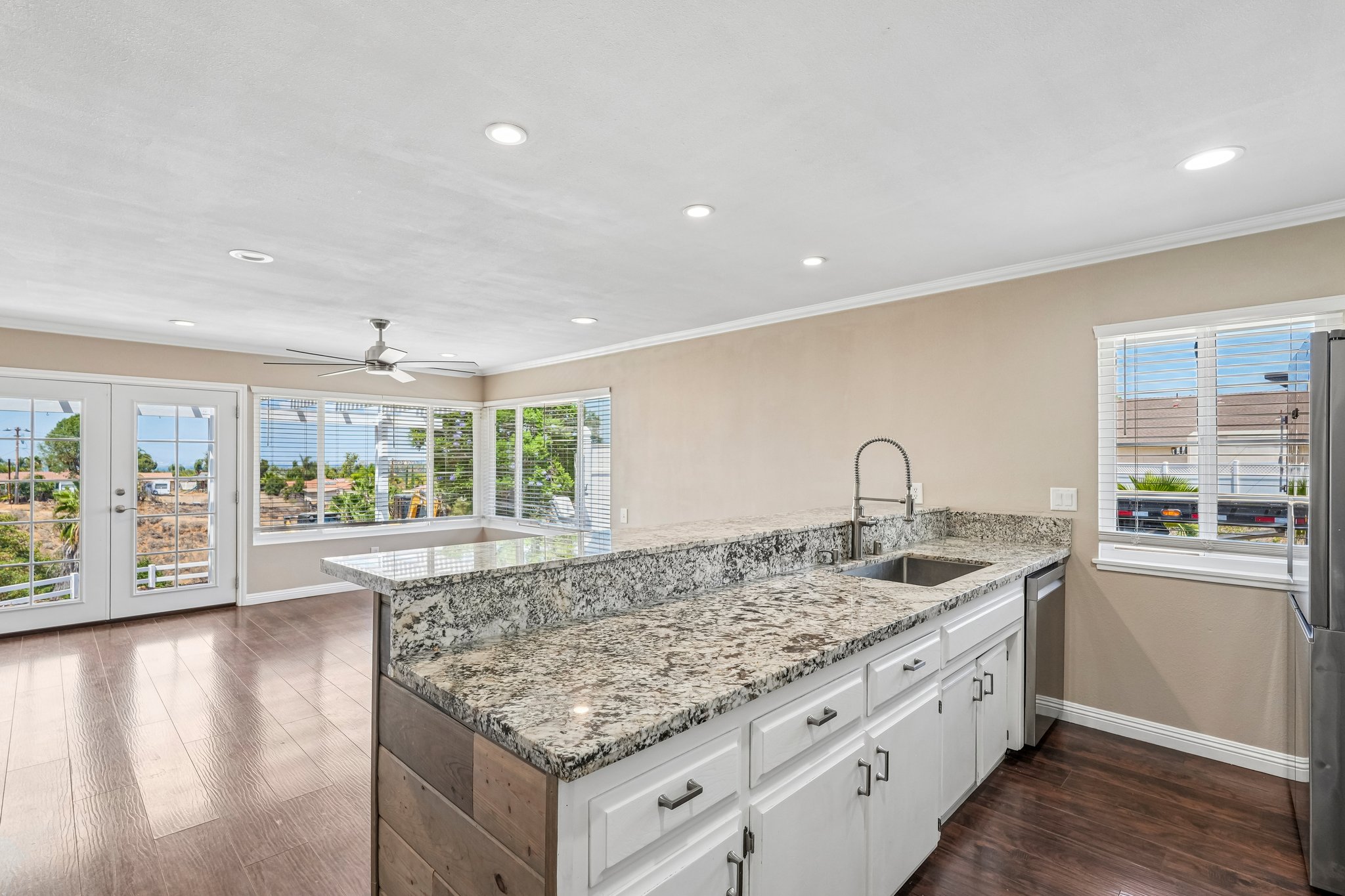 Laurel Dr-S0708-016.jpg