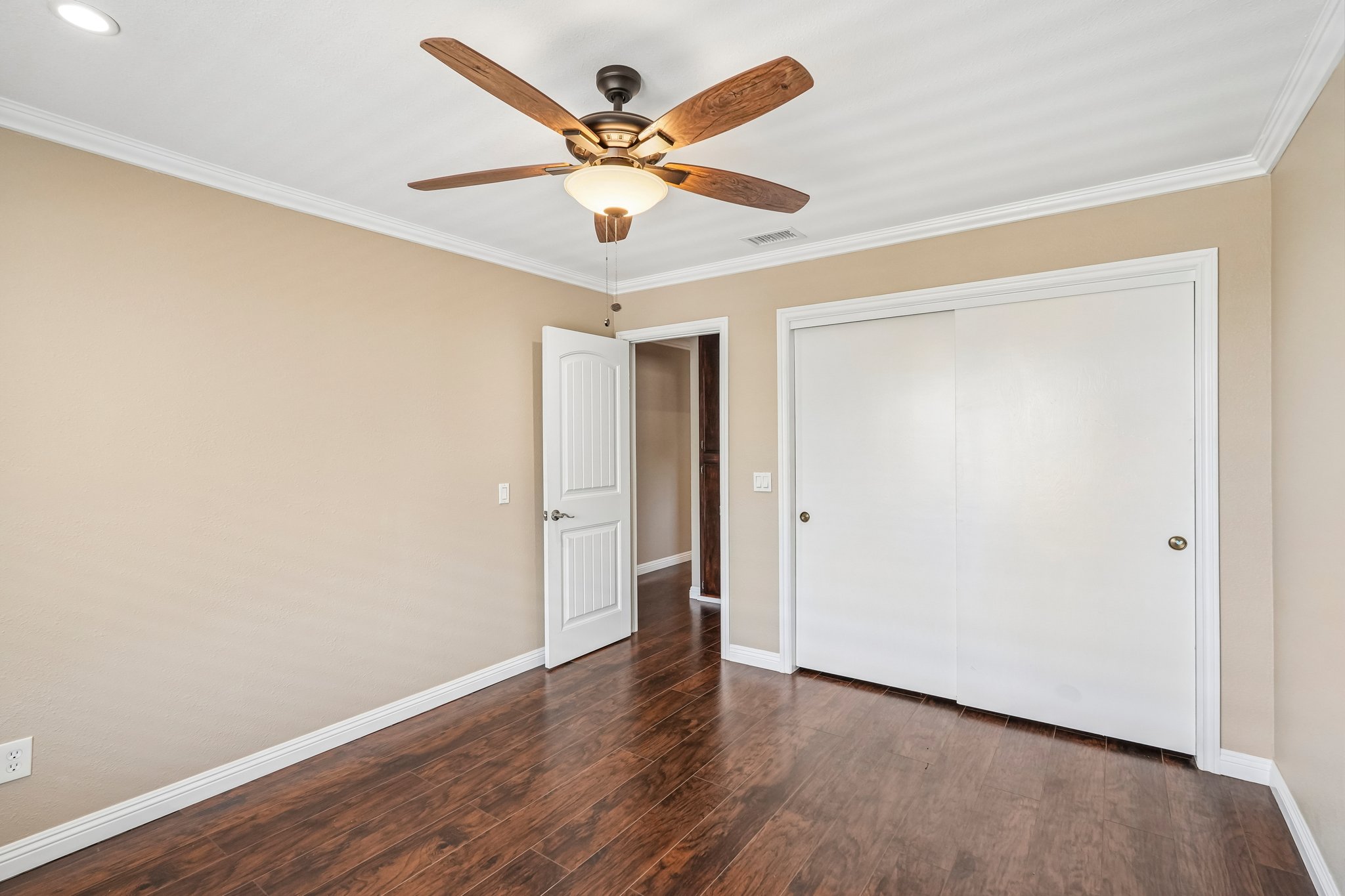 Laurel Dr-S0708-021.jpg