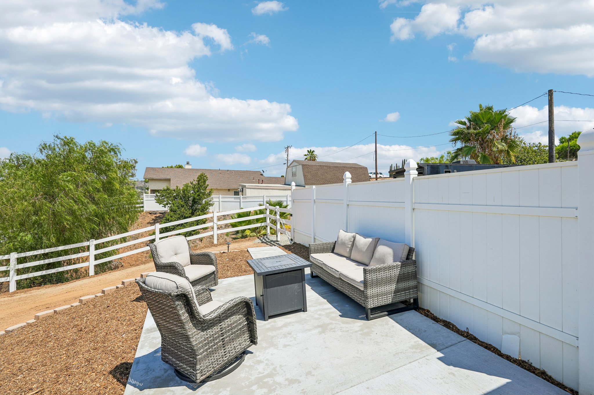 Laurel Dr-S0708-029.jpg