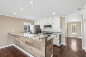 Laurel Dr-S0708-013.jpg