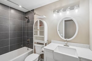 Laurel Dr-S0708-017.jpg