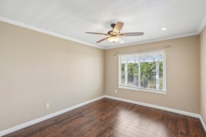 Laurel Dr-S0708-020.jpg