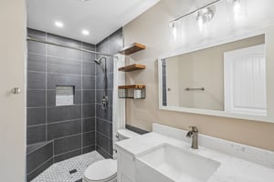 Laurel Dr-S0708-025.jpg