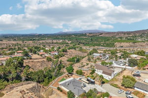 Laurel Dr-S0708-040.jpg