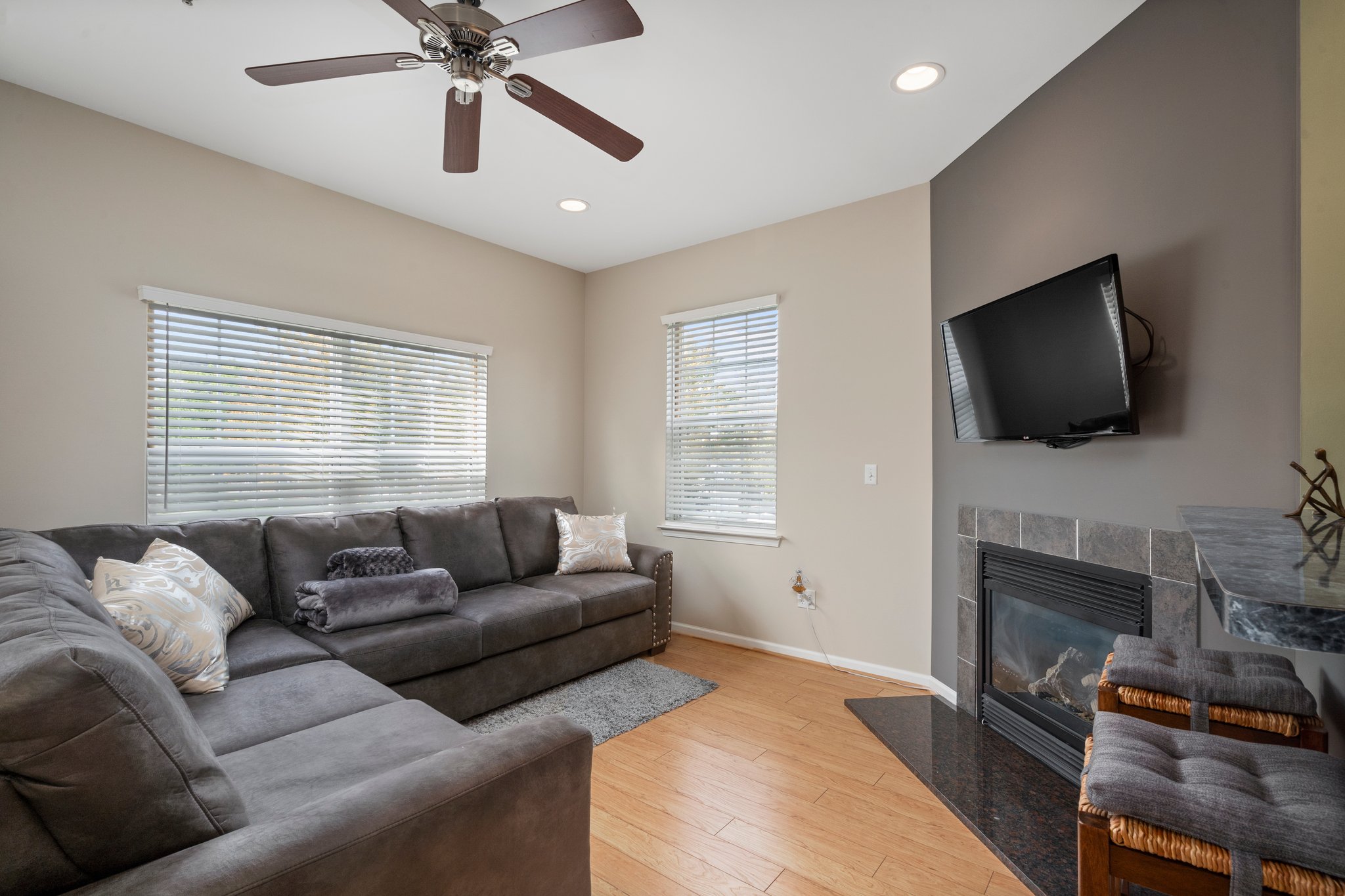 14351 Vauxhall Dr, Sterling Heights, MI 48313, USA Photo 8