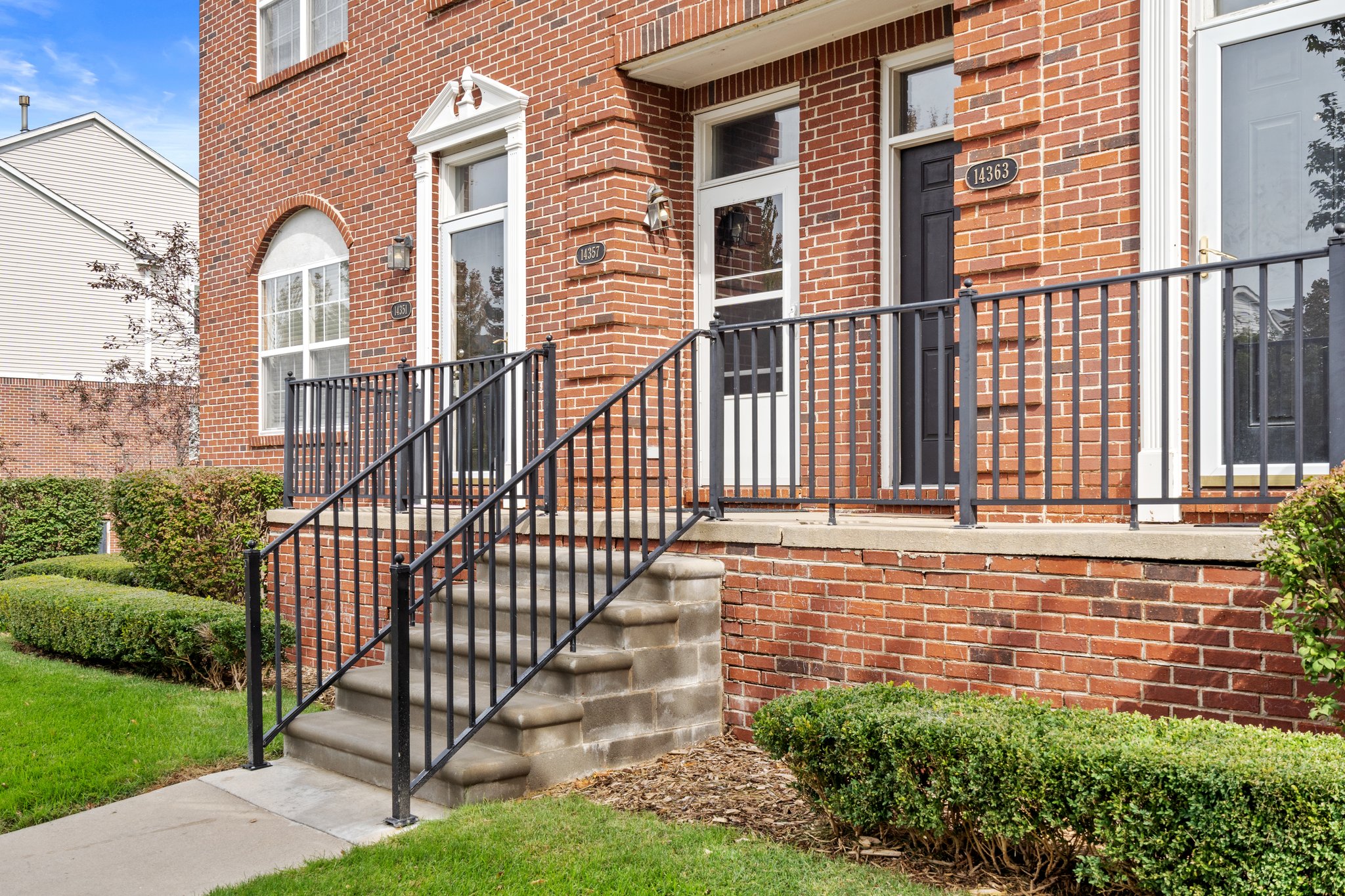 14351 Vauxhall Dr, Sterling Heights, MI 48313, USA Photo 4