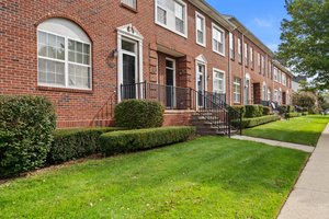 14351 Vauxhall Dr, Sterling Heights, MI 48313, USA Photo 29