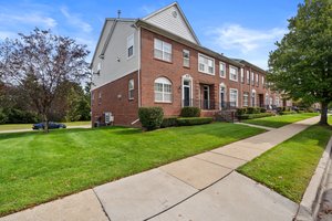 14351 Vauxhall Dr, Sterling Heights, MI 48313, USA Photo 28