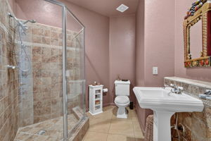  Photo 40