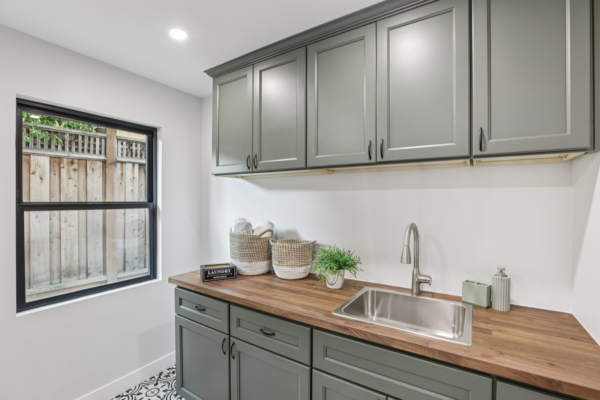 Lenray Ave-S0910-005.jpg