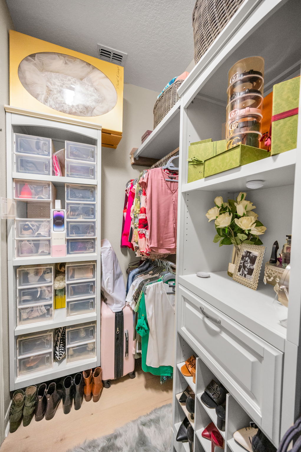 Master Bedroom Walk-in Closet1c