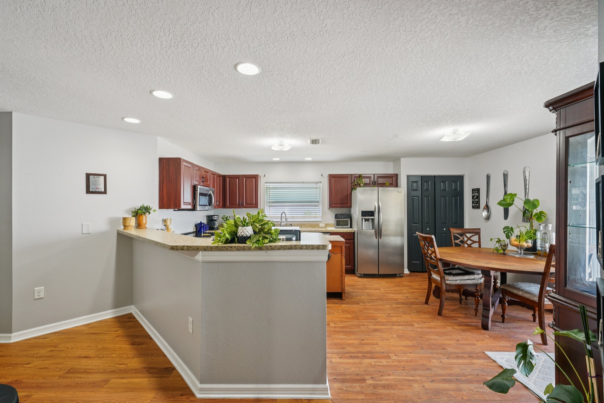 Blossom Bayou Cir-S2103-015.jpg