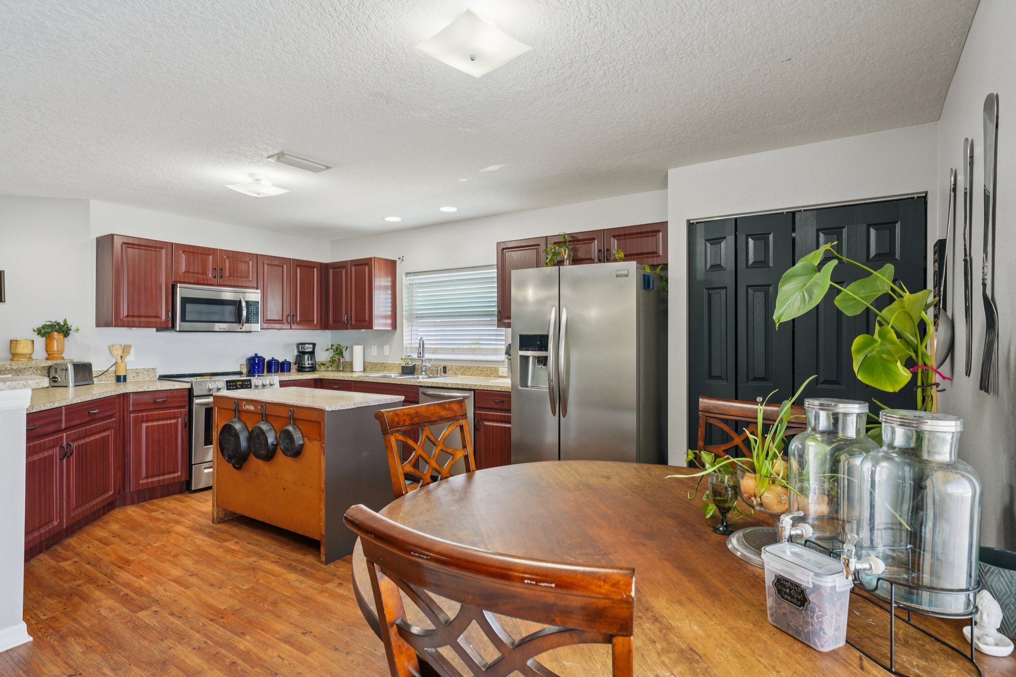 Blossom Bayou Cir-S2103-018.jpg