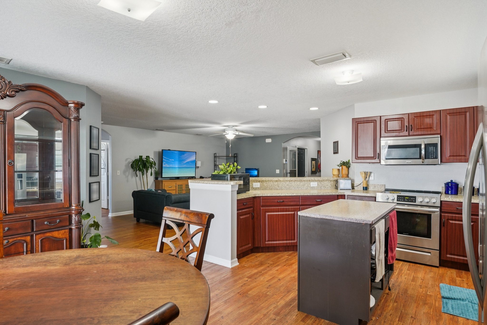 Blossom Bayou Cir-S2103-021.jpg