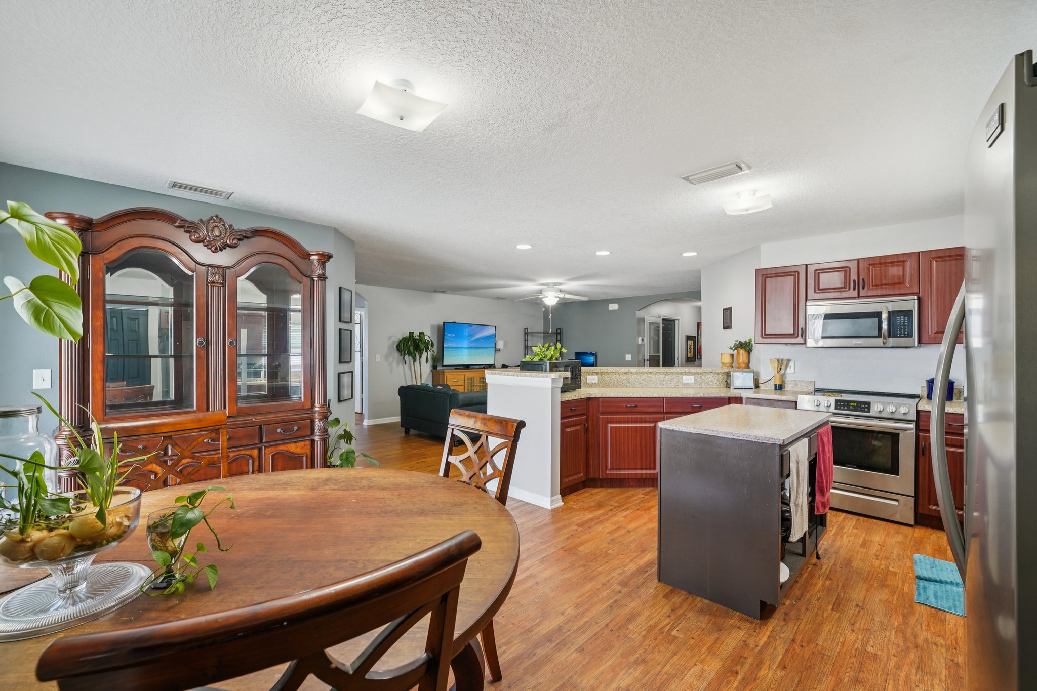 Blossom Bayou Cir-S2103-022.jpg