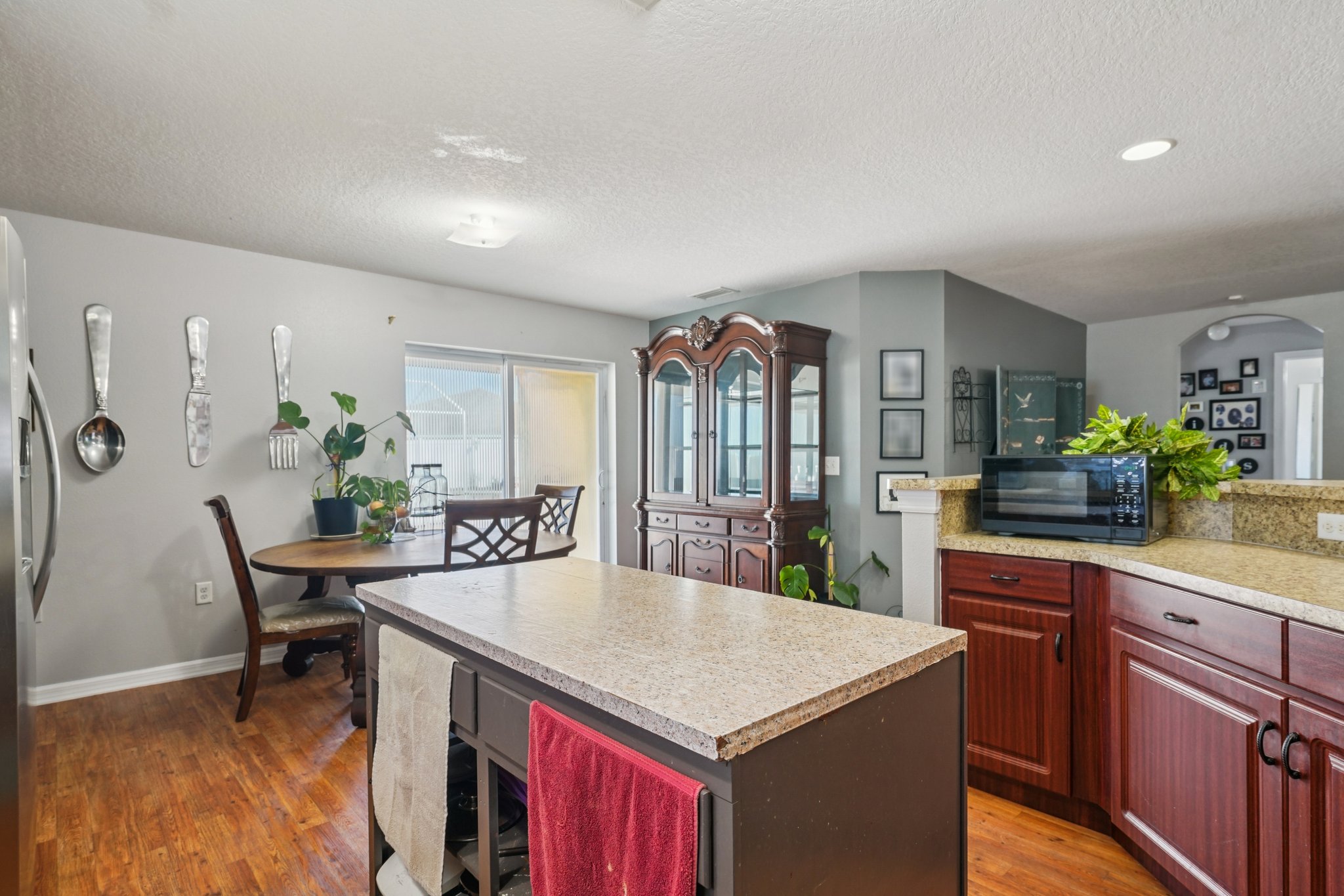 Blossom Bayou Cir-S2103-025.jpg