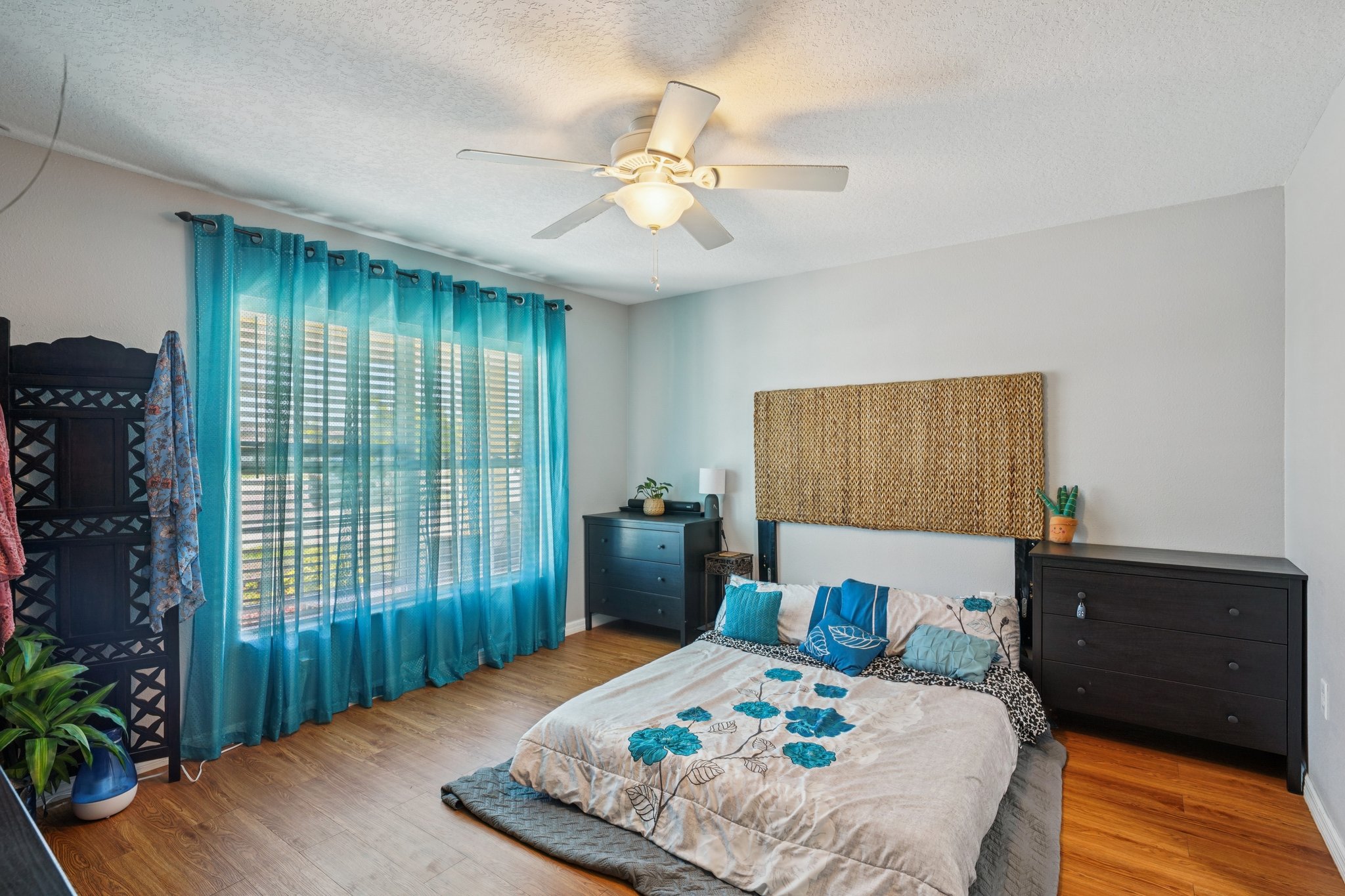 Blossom Bayou Cir-S2103-027.jpg