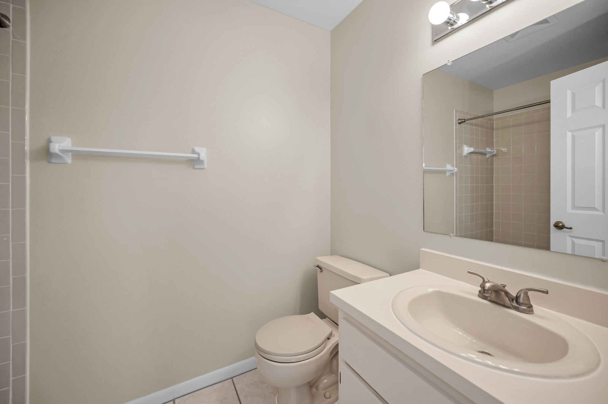 Master Bathroom10b