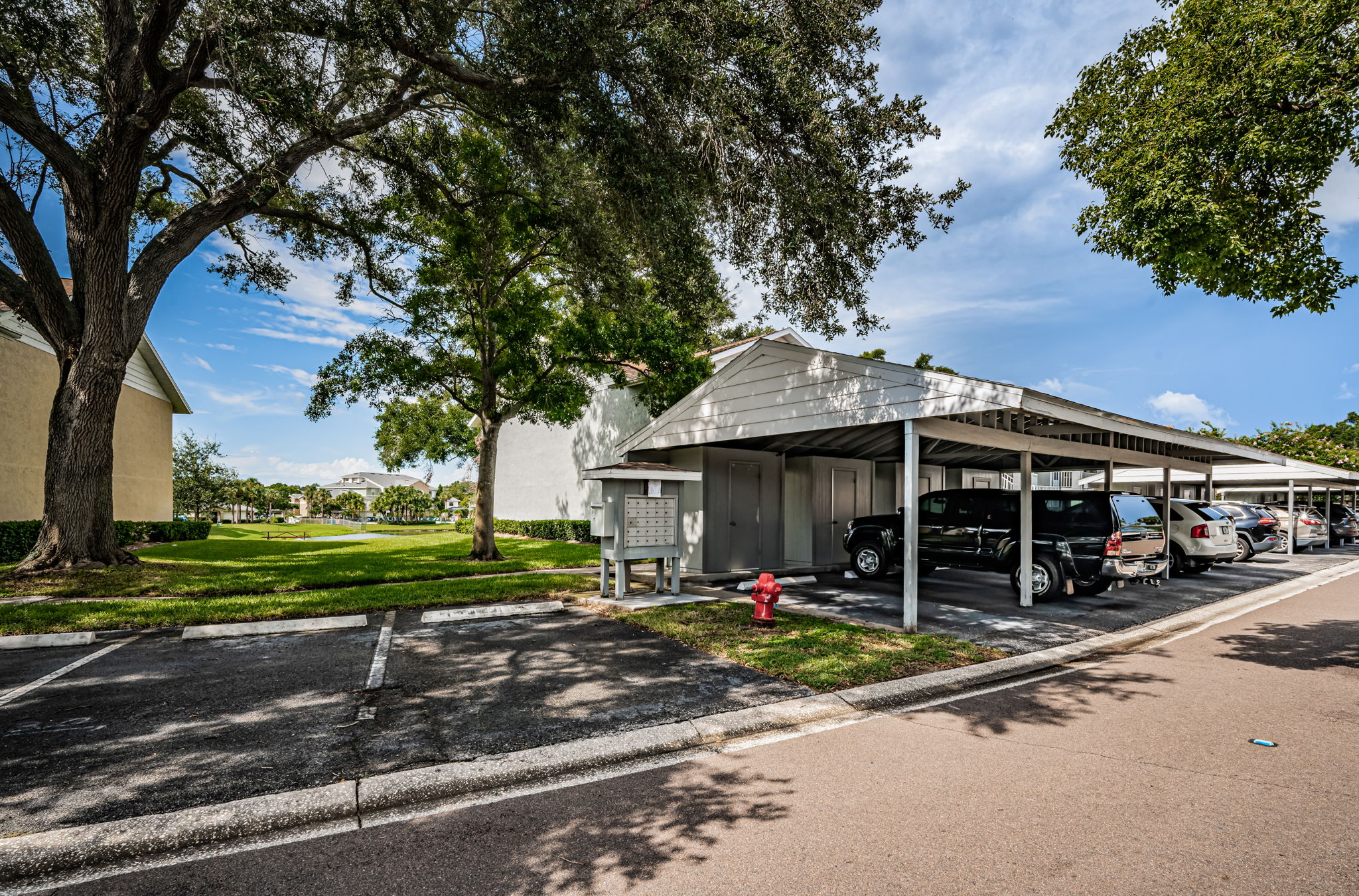 Front Exterior16