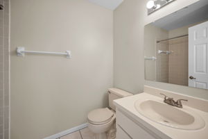 Master Bathroom10b