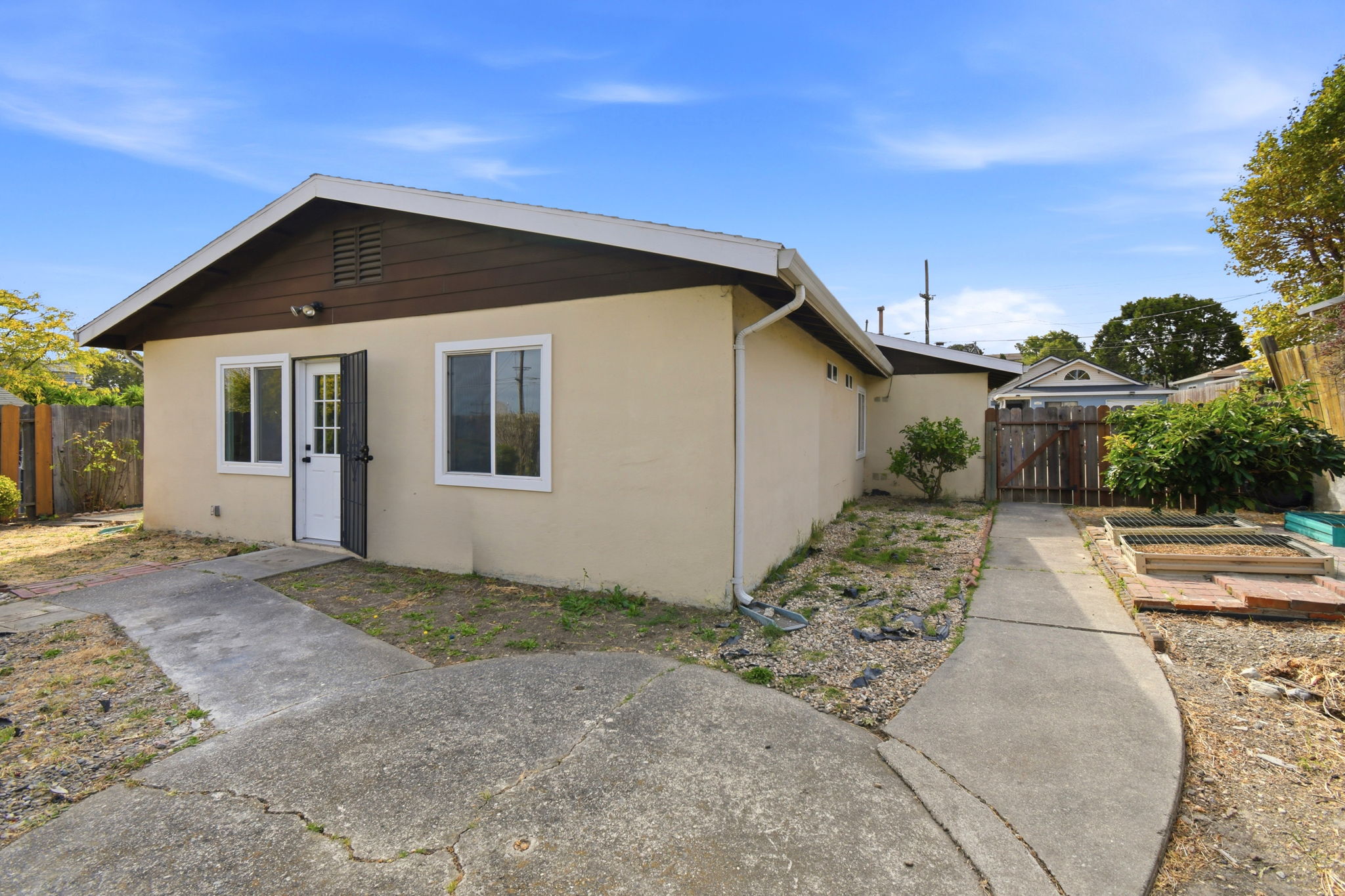 033_F8_1439 Karen Rd
