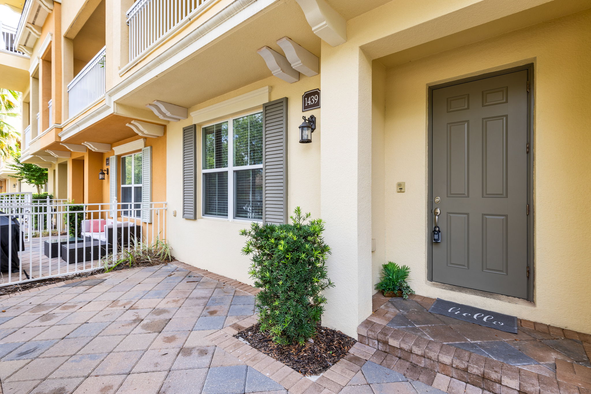 Entrance/Front Porch