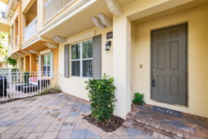 Entrance/Front Porch