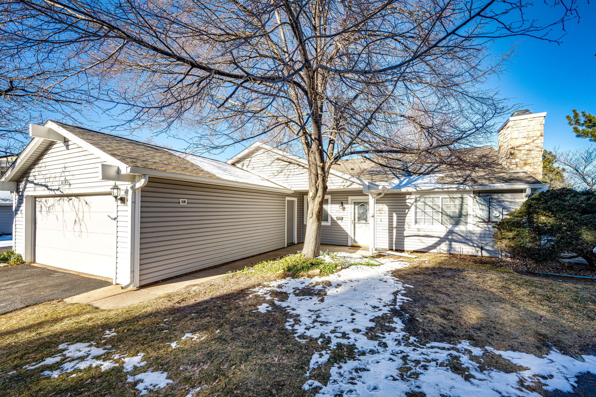 Must see this charming end unit Townhome in Heather Gardens!