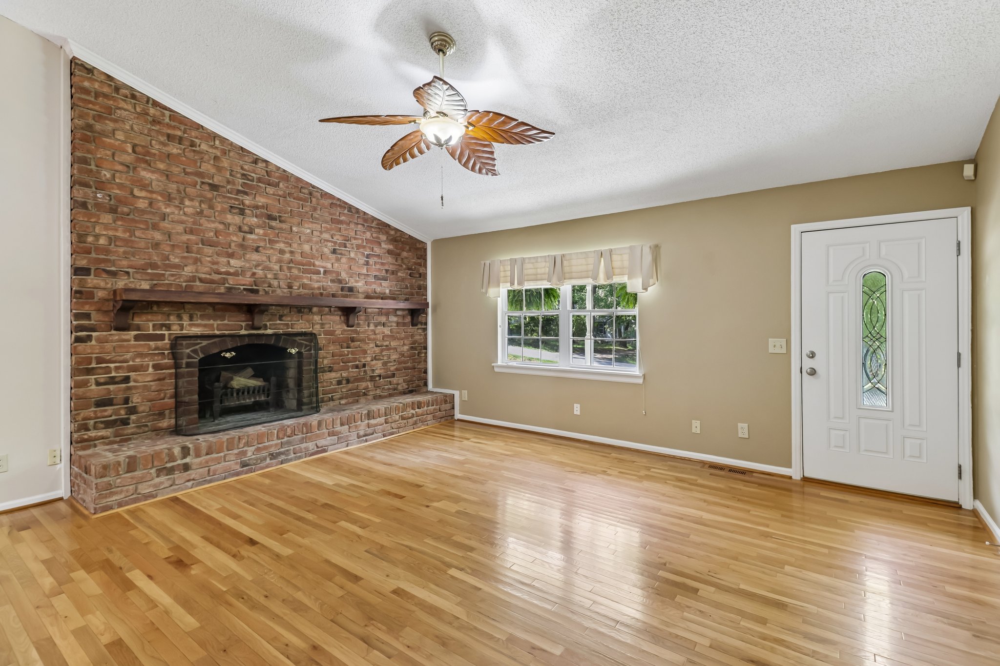 Mills Forest Ln-S0205-009.jpg
