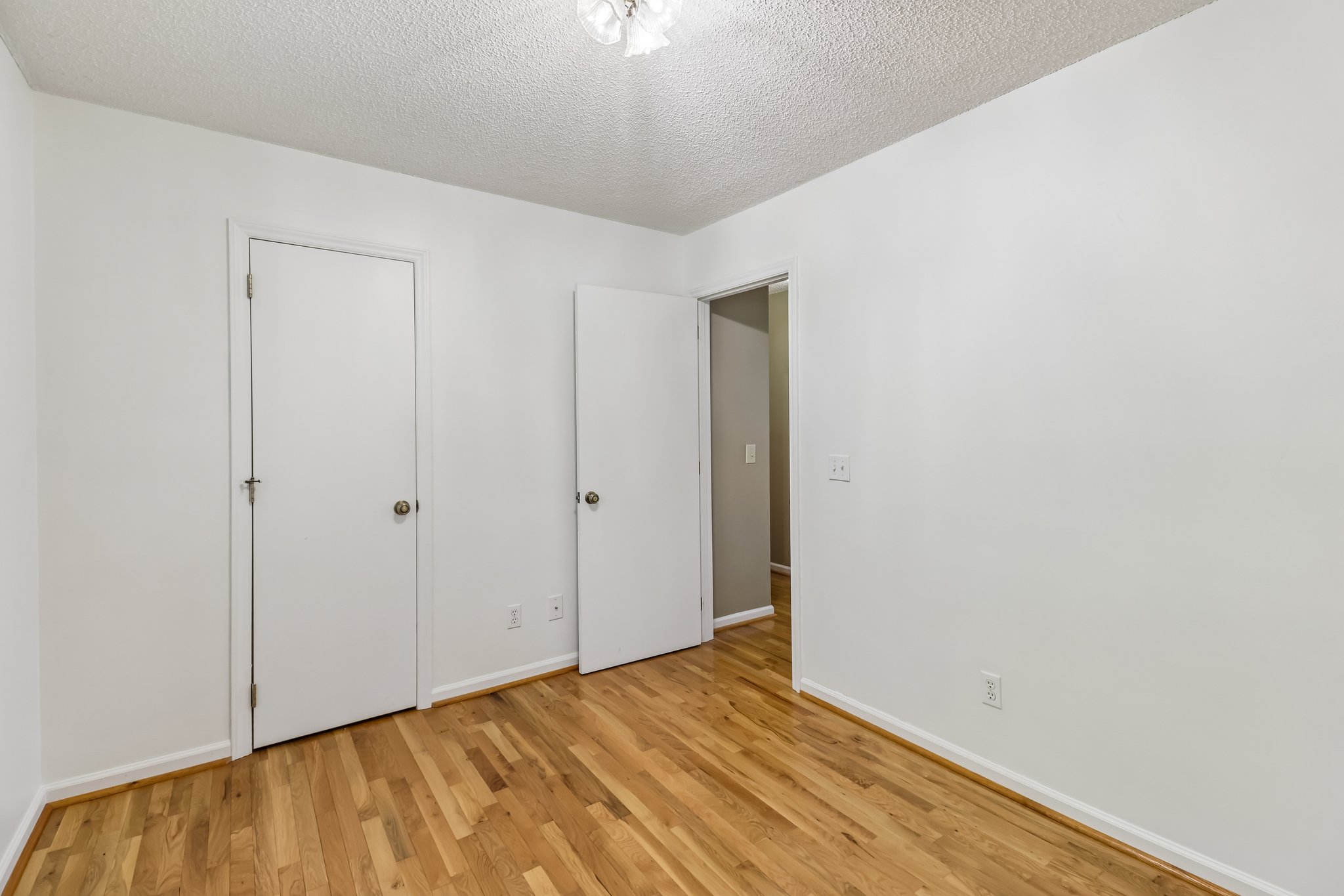 Mills Forest Ln-S0205-025.jpg