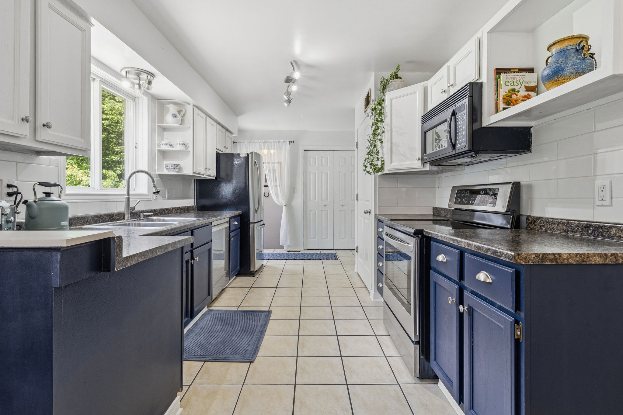  Photo 33