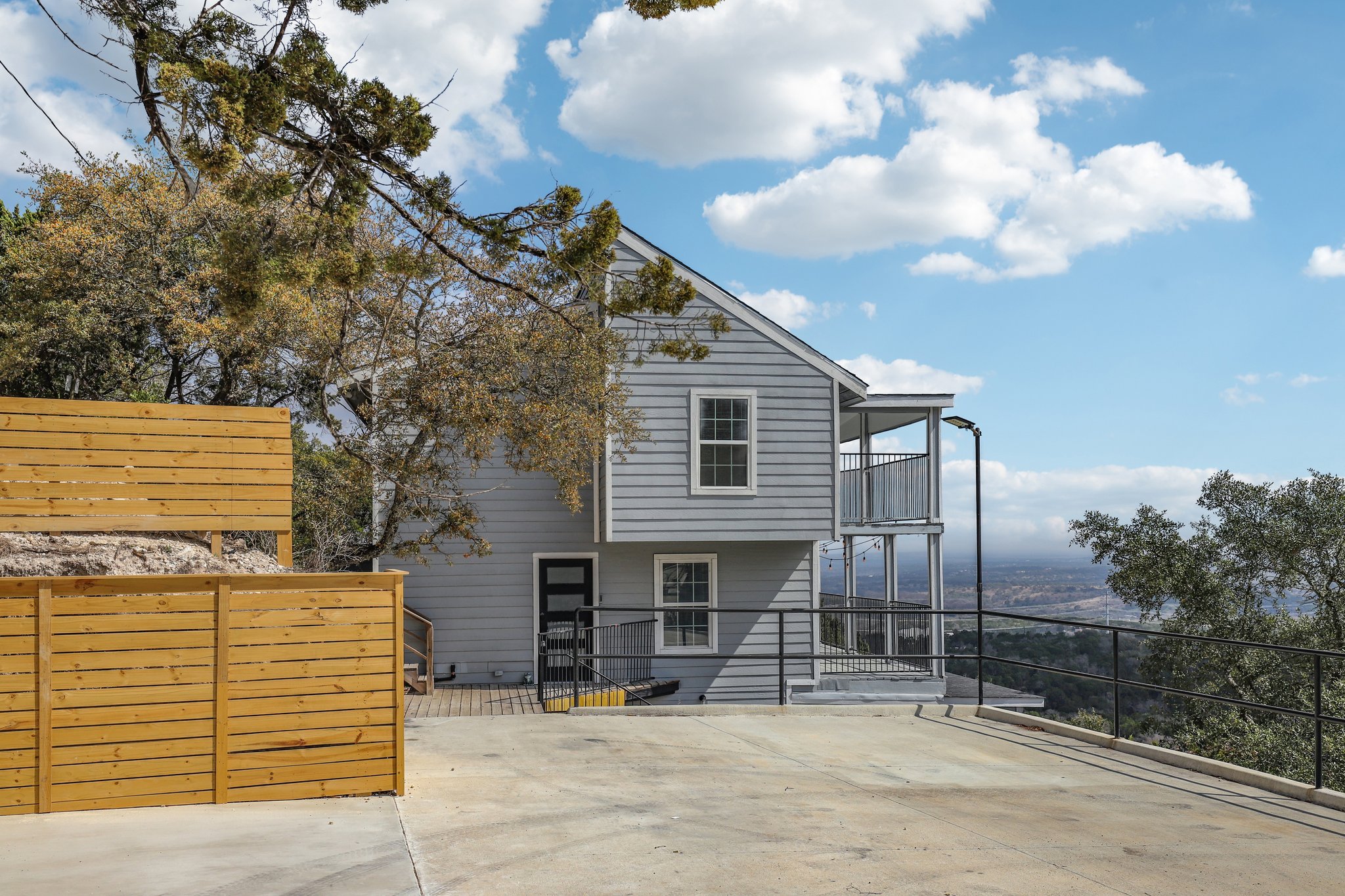 Sabine Rd-L0403-002.jpg