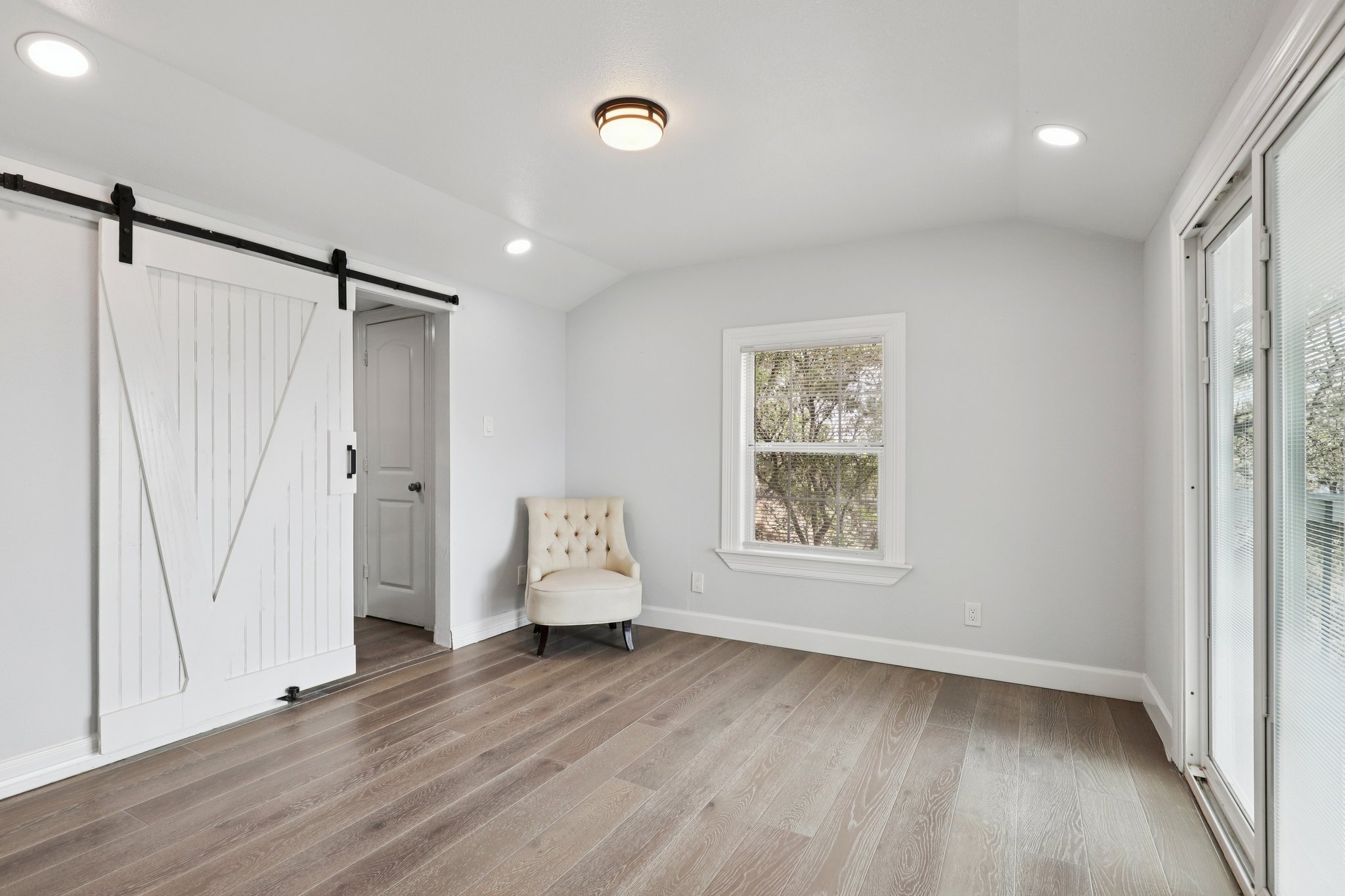Sabine Rd-L0403-018.jpg