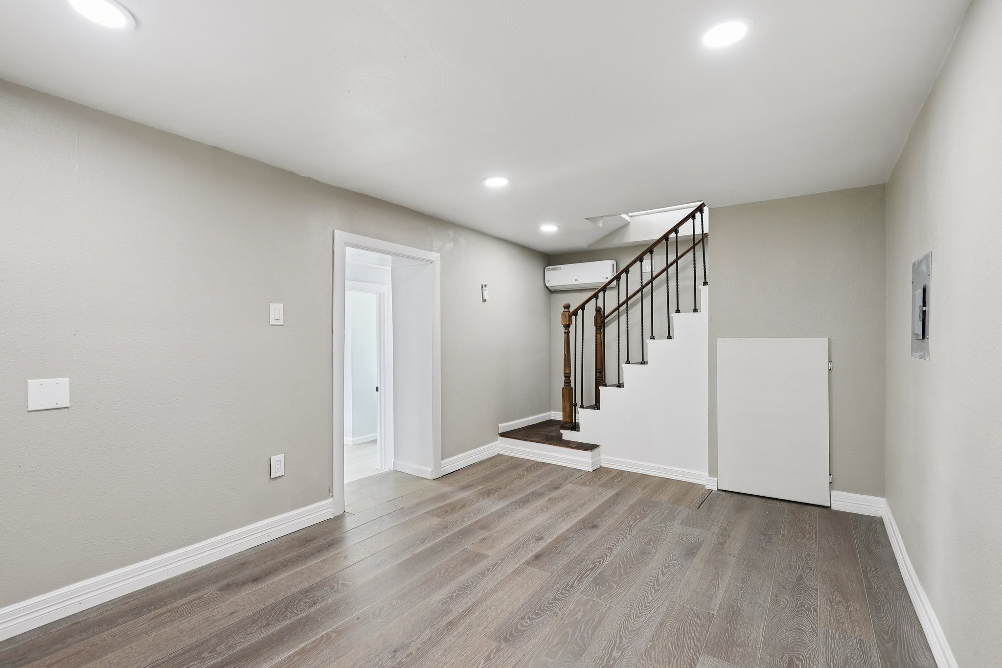Sabine Rd-L0403-038.jpg
