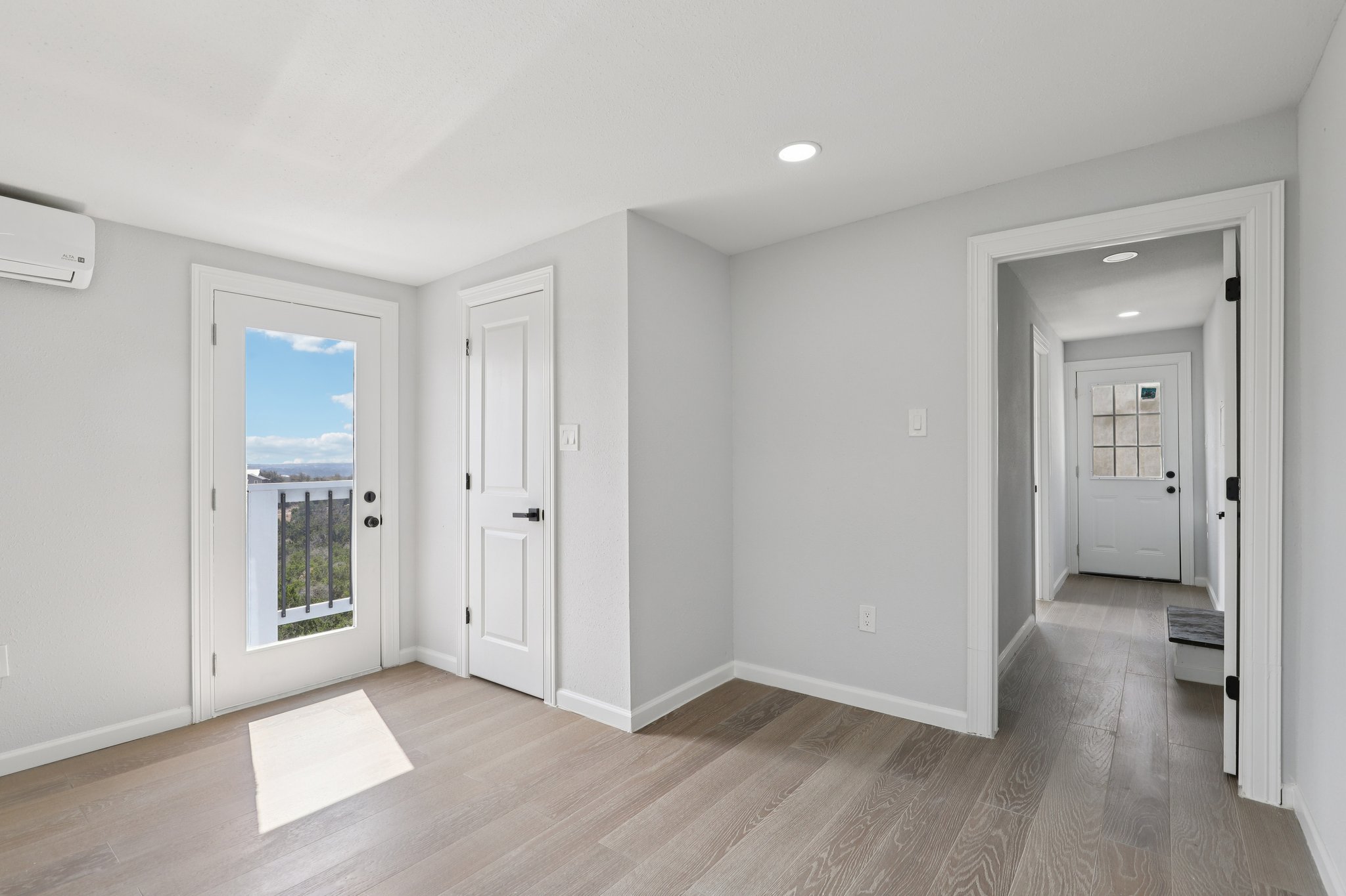 Sabine Rd-L0403-041.jpg